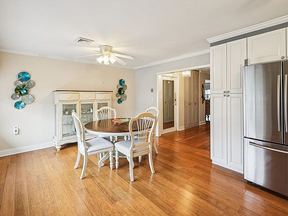 3rd image of 1160A Argyll Cir