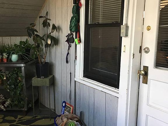 3rd image of 922 S Grove Ave APT 2