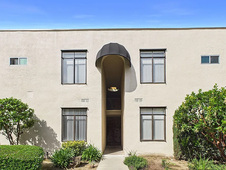 427-433 W Duarte Rd — Photo 49