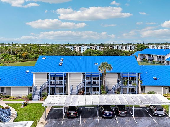 2nd image of 1637 NE Nautical Pl APT 804