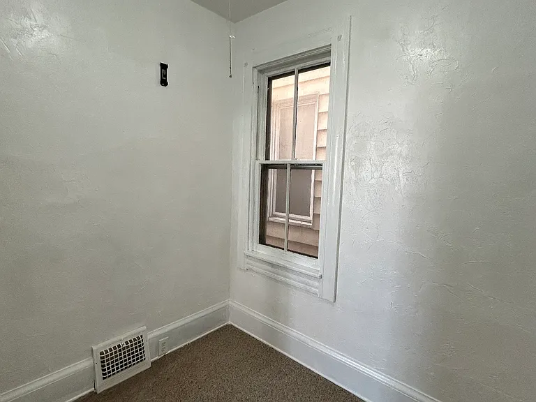 3851 Newark Ave — Photo 3