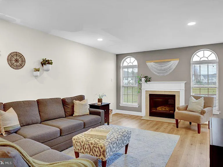 2305 Carriage Ln #2305 — Photo 5