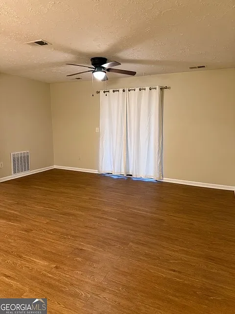 2 bed, 2.0 bath, 928 sqft, $1,325 — Photo 2