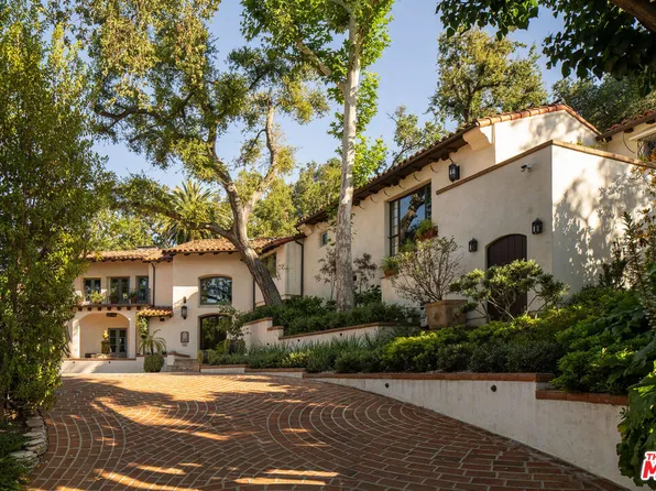 17610 Hidden Oaks Rd, Encino, CA 91316