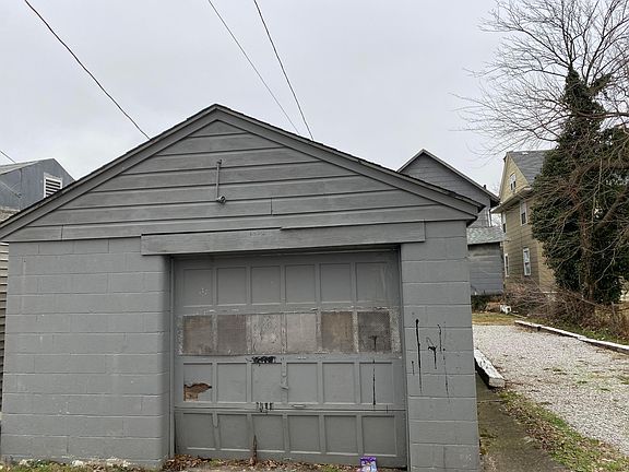 5th image of 670 Carpenter St