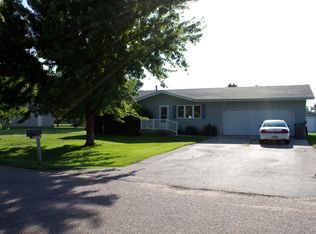 618 Phelps Dr, Shelton, NE 68876