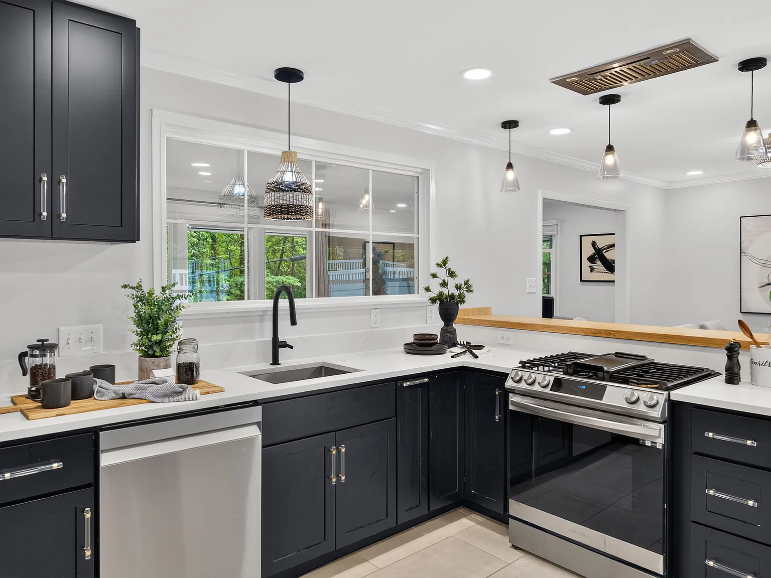 4 bed, 2793 sqft, $4,000 — Photo 1
