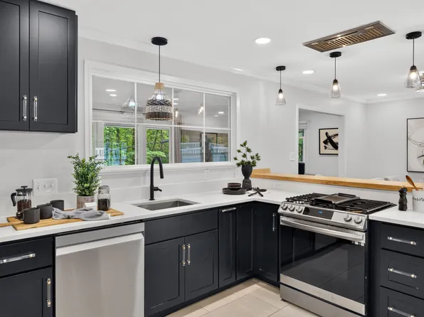 1300 Leclair St, Chapel Hill, NC 27517