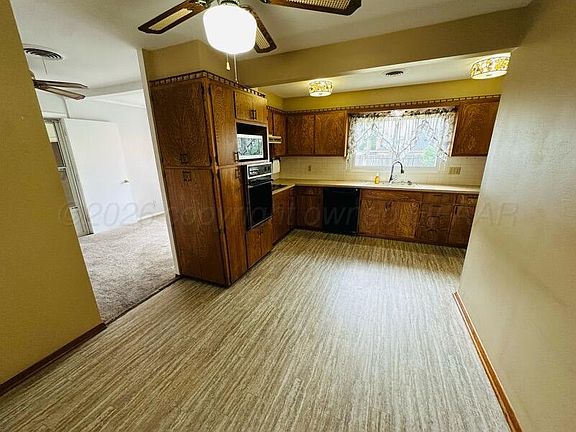5th image of 113 Broadmoor St