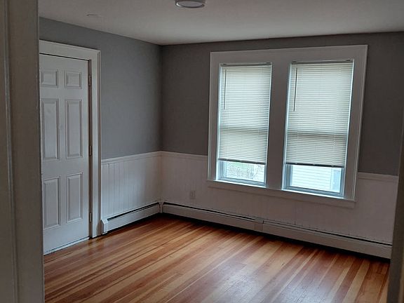 2nd image of 488 Ridge St #3