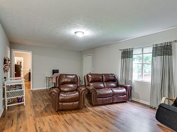 3rd image of 86 Bluff View Cir