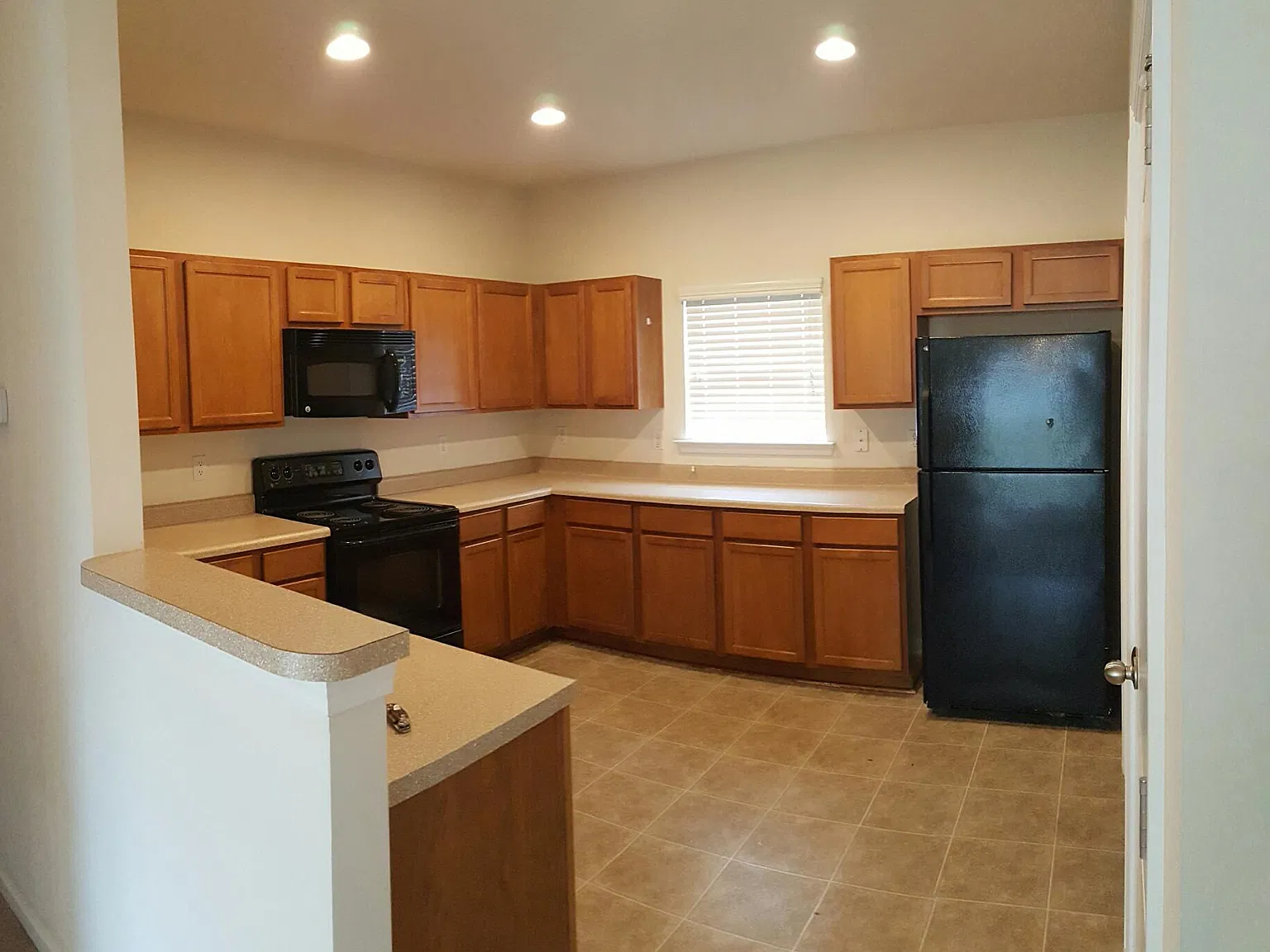 3 bed, 1700 sqft, $1,725 — Photo 4