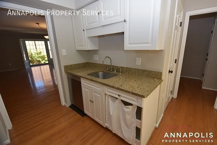1650 Albermarle Dr — Photo 3