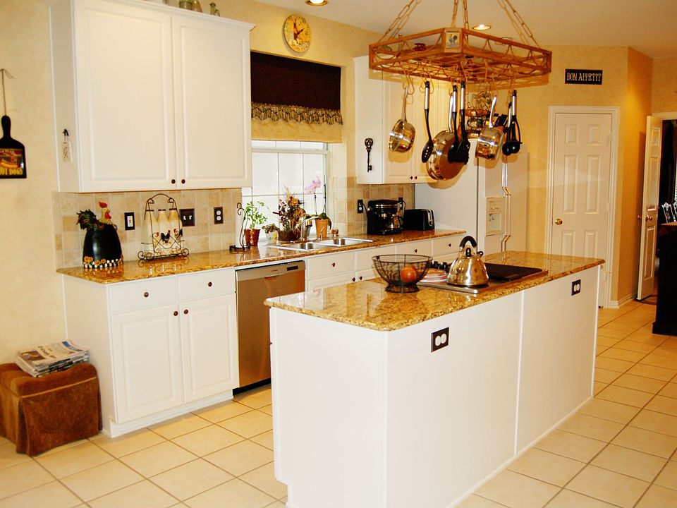 1st image of 1628 Rock Cliff Ln
