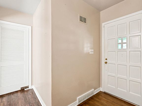 4th image of 64 S Stratford Rd