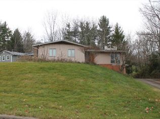 107 Merryhill St, Marietta, OH 45750