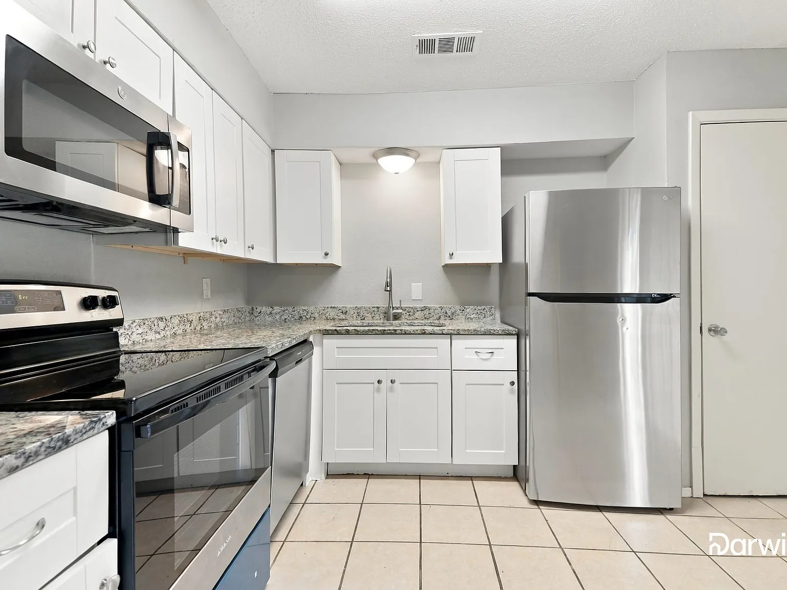 3 bed, 1.5 bath, 999 sqft, $1,860 — Photo 3