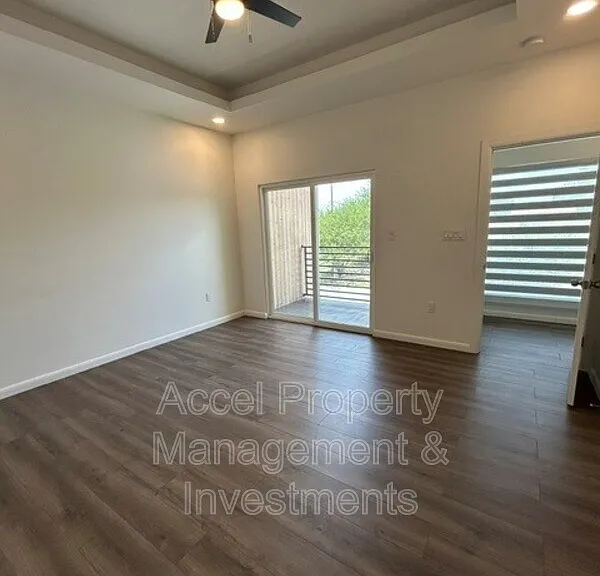 209 N 28th St — Photo 17
