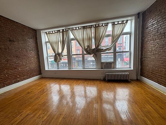 2nd image of 671 Manhattan Ave #2