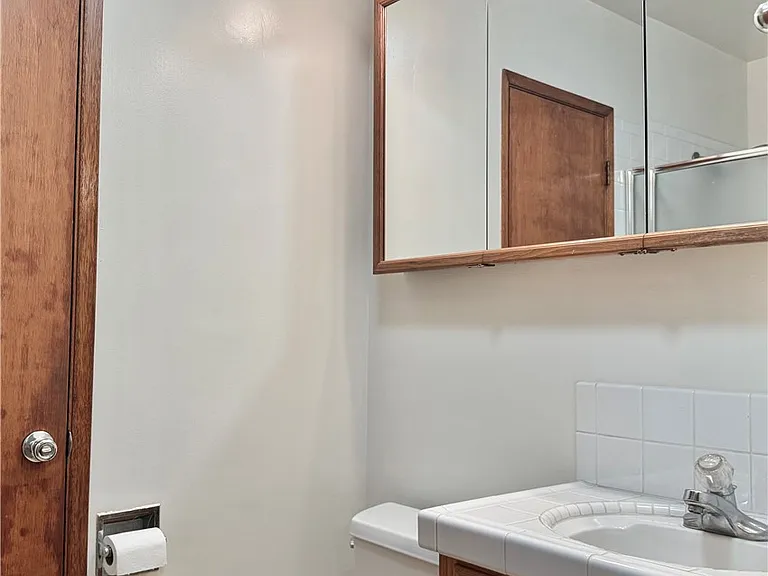 509 California Dr — Photo 17