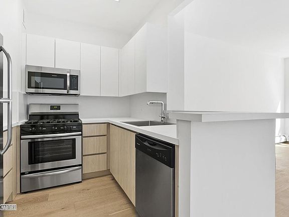 3rd image of 275 Park Ave APT 4J