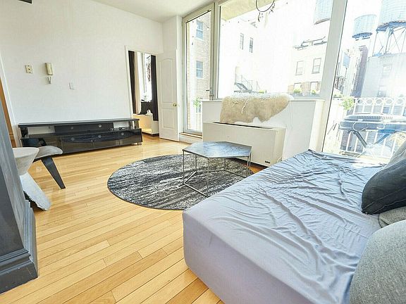 4th image of 158 Hester St #6J1