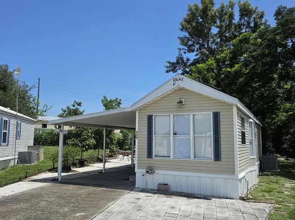 12 Shoreline Ct