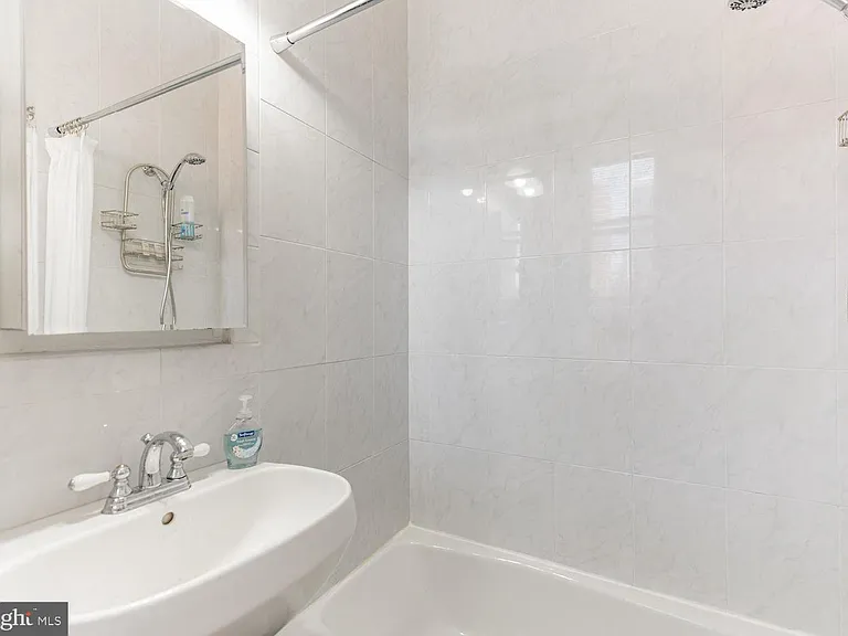 250 S 13th St #8F — Photo 12