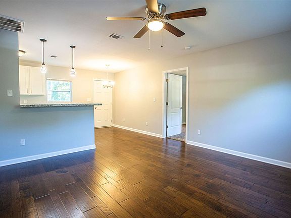 4th image of 3516 Lakewood Dr