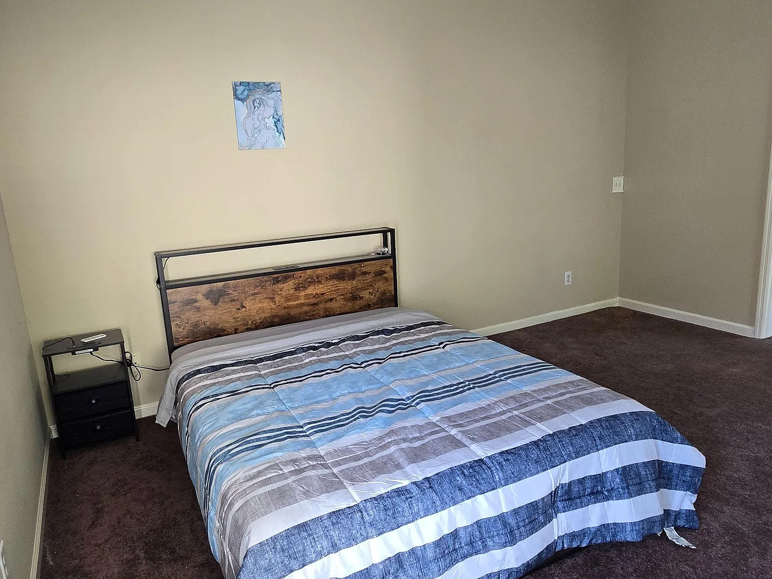 4 bed, 2.0 bath, 2749 sqft, $845 — Photo 3