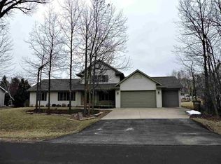 410 Forest View Rd, Oshkosh, WI 54904