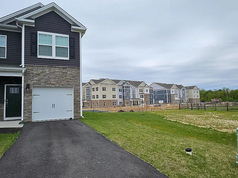 50 Peregrine Way — Photo 1