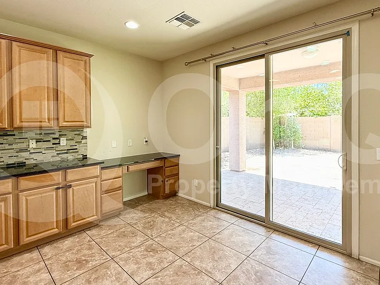 1095 E Rojo Way — Photo 2