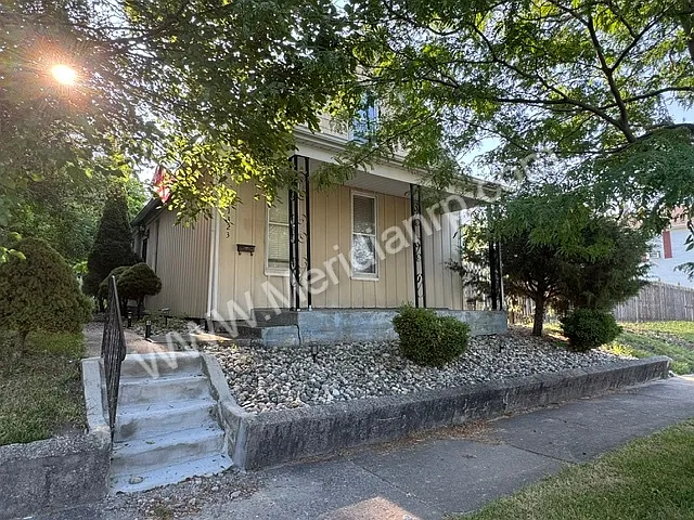 1323 Grant Ave — Photo 1