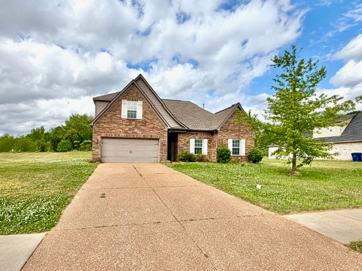 Building Photo - 8564 Courtly Cir N