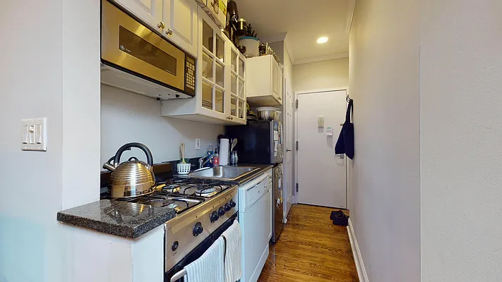 Rented by Bond New York | media 5