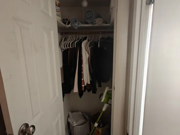 405 Austin St APT 5, Downers Grove, IL 60515