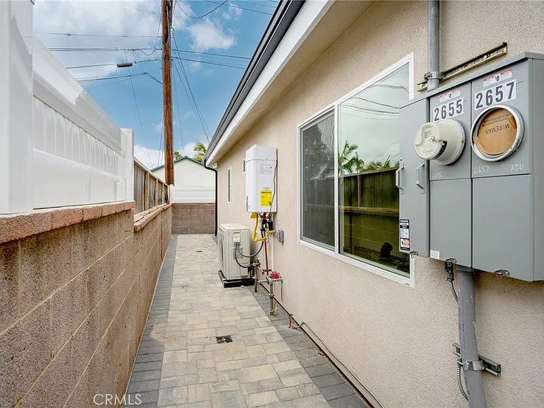 2657 N Brighton St — Photo 17