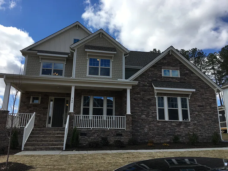 960 Uprock Dr — Photo 2