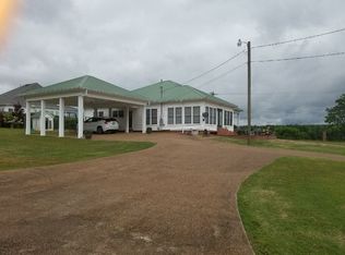 110 E Water St, Clifton, TN 38425