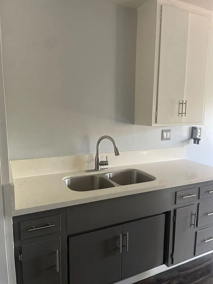 1576 Locust Apts LLC — Photo 4