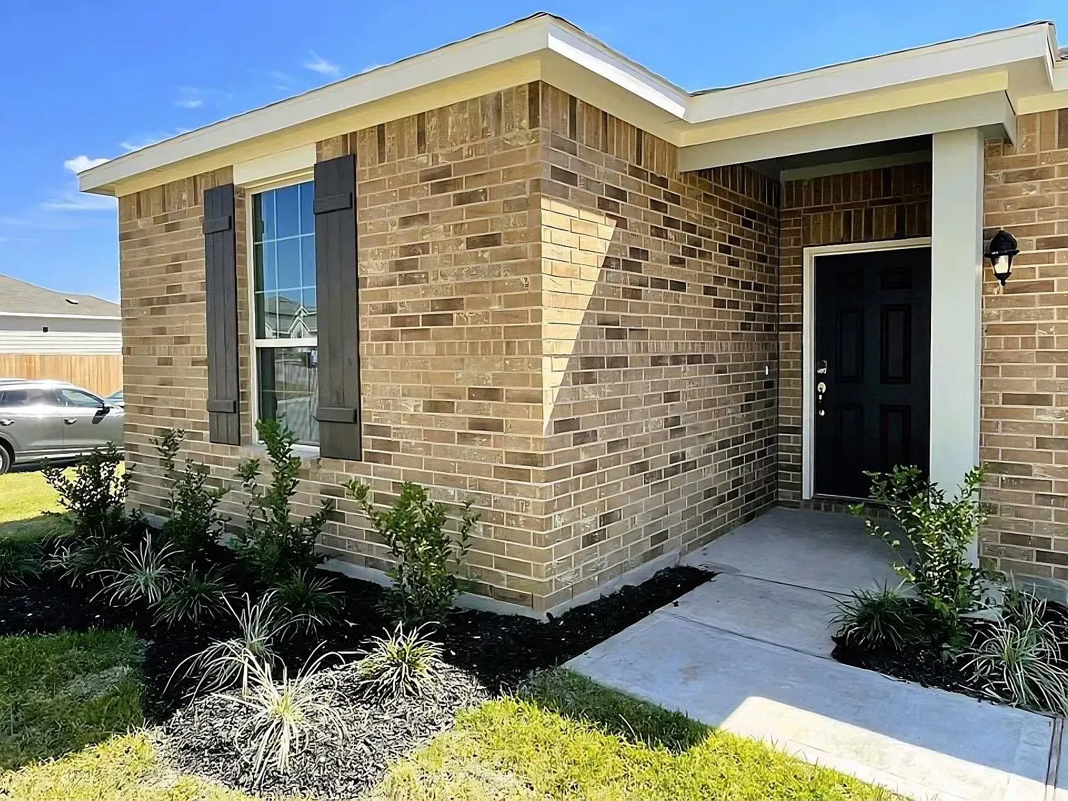 3 bed, 2.0 bath, 1637 sqft, $1,700 — Photo 2