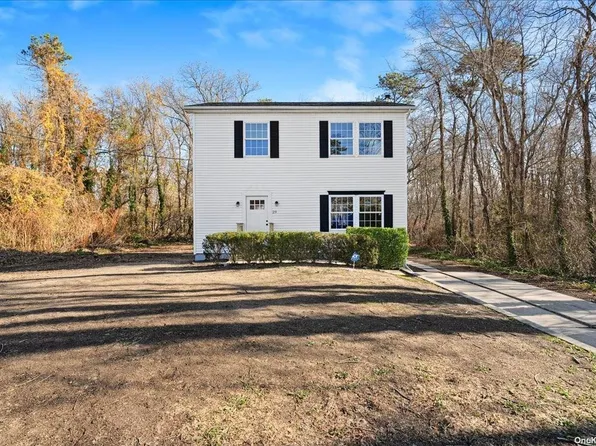 29 Birch Street, Wyandanch, NY 11798