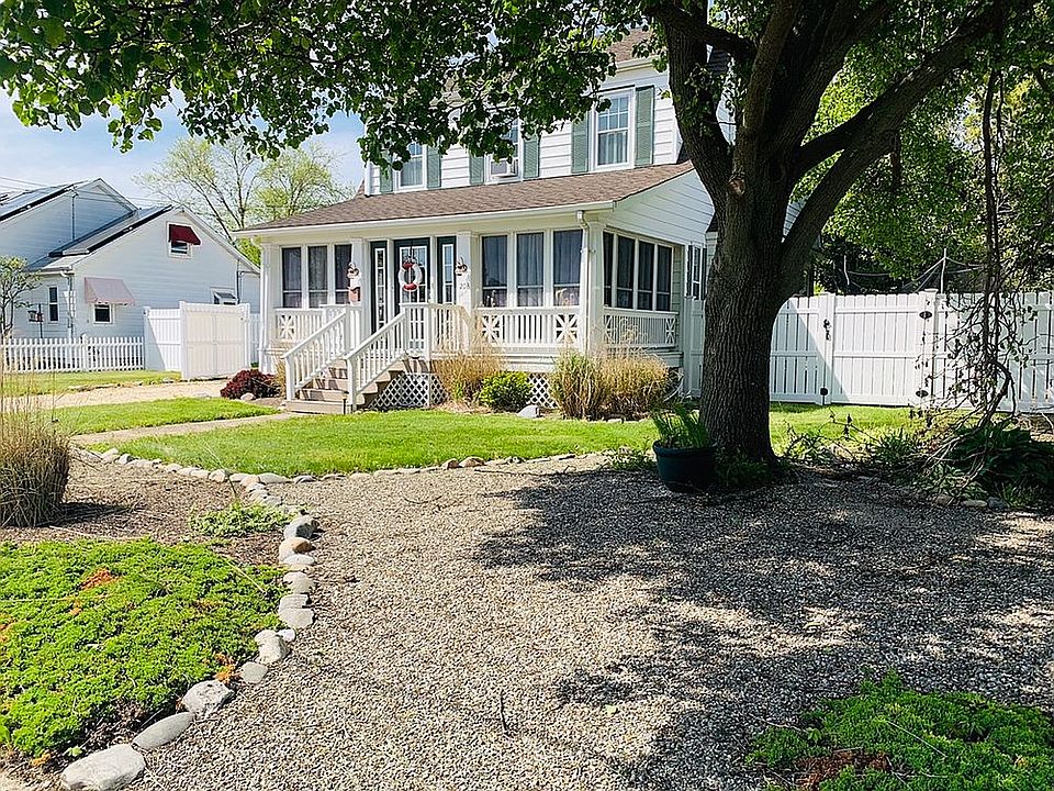 2nd image of 208 Ceylon Ave
