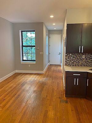 3rd image of 364 Stockton St #2