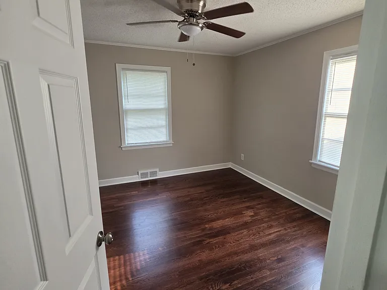 923 Tampa Ave — Photo 9