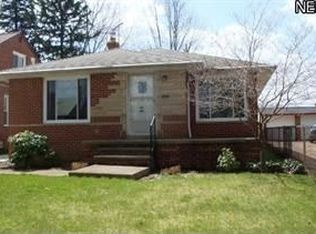 15401 Fischer Rd, Cleveland, OH 44111