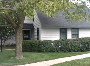 579 Dunham Rd, Gurnee, IL 60031