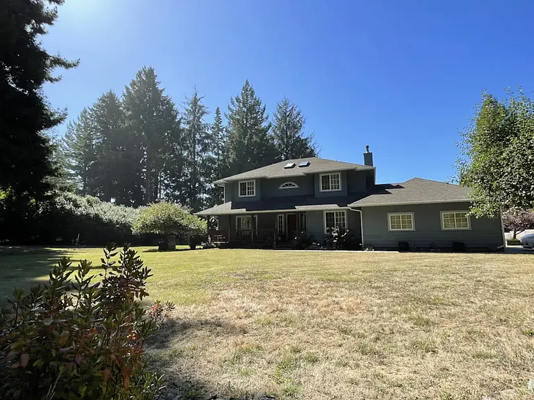 108 Hammer Ln — Photo 2