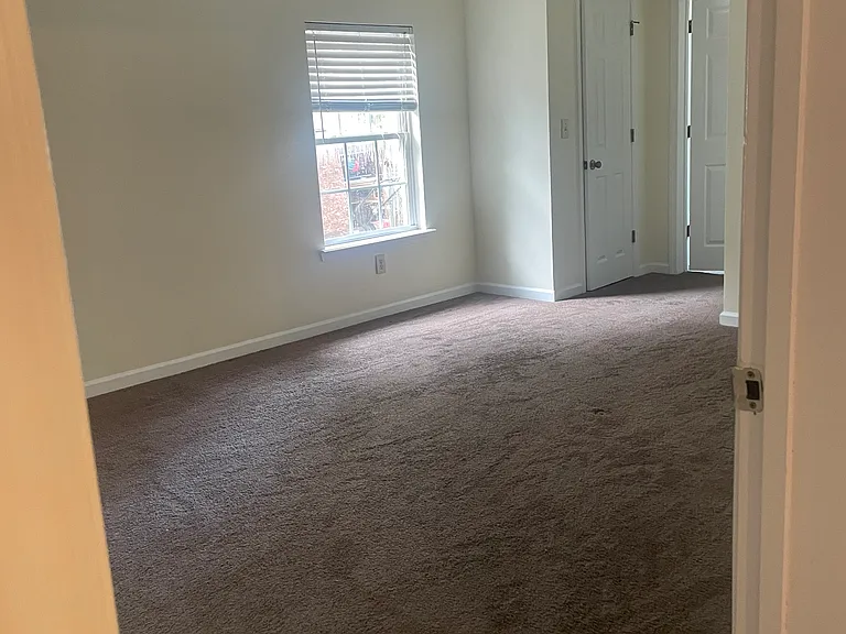 1027 Bonham Ave — Photo 4
